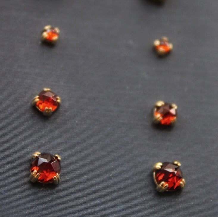 BVLA's "Cab Prong" shown 6 times in 14k Yellow gold with Garnet from top to bottom in 2mm, 3mm and 4mm sizes